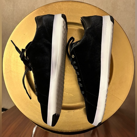 🖤🤍Black Velvet Cole Haan Ladies Tennis Shoes BNIB 🤍🖤 - Picture 5 of 12